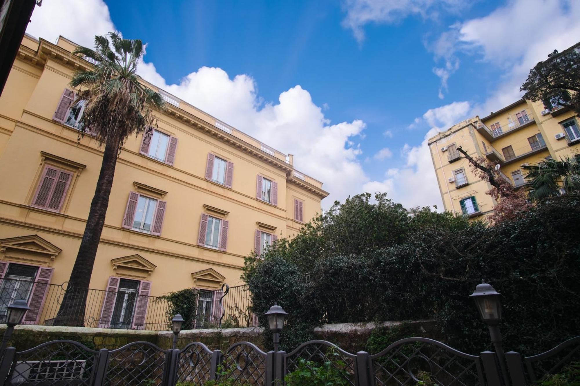 Pink Star Napoli Luxury Apartment Экстерьер фото